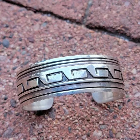 Outstanding vintage Native American handmade 925 sterling silver engraved water
